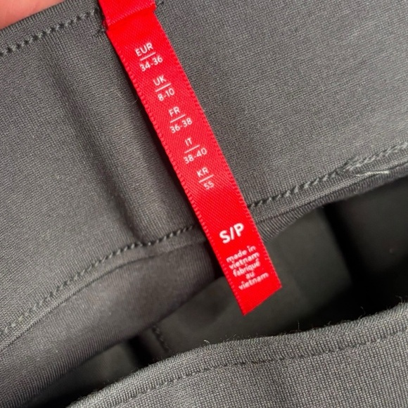 SPANX Solid Classic Grey Skinny Pants in 20202R Small - Picture 3 of 15